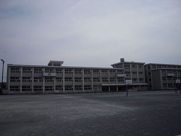 画像23:中学校「市立陽南中学校まで2000m」