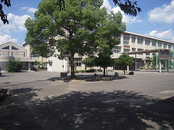 画像18:中学校「岐阜市立加納中学校まで1937m」