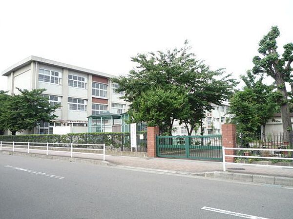 画像18:小学校「岐阜市立加納小学校まで1020m」