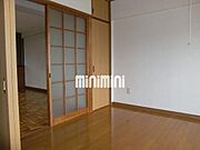 リボングとお部屋間を仕切る扉です。