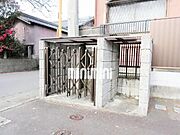 敷地内ゴミ置き場です