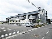 南向きの明るい日が差し込む建物です