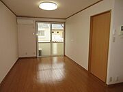 日が良く入る明るいお部屋です。