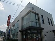 銀行「十六銀行まで910m」