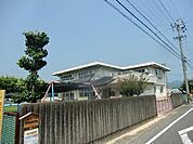 幼稚園、保育園「西郷保育園まで980m」
