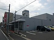 銀行「十六銀行まで690m」