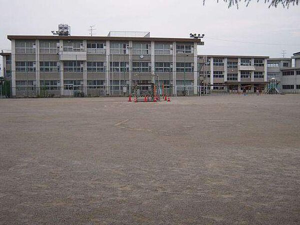 画像26:小学校「岐阜市立本荘小学校まで185m」