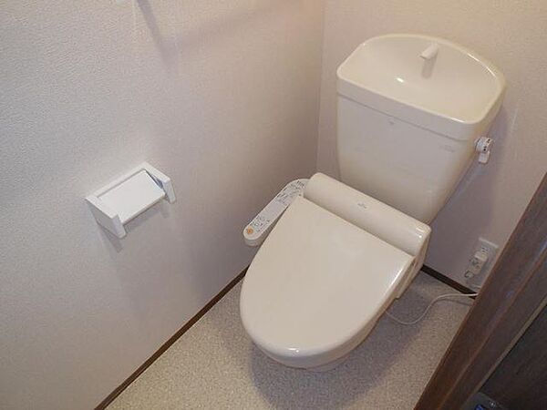 画像11:温水洗浄便座のトイレです
