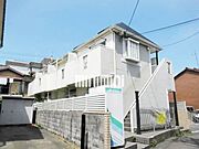周辺はコンビニ、ドラッグストアーが近くです。