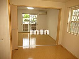 ピュア　ウェル 1階1DKのリビング/ダイニング