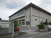 中学校「岐阜市立長森南中学校まで902m」