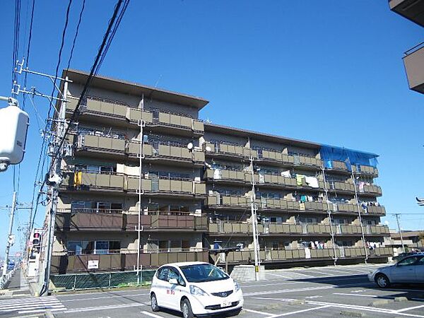 画像2:国道258号線沿いのＲＣ造のマンションです。