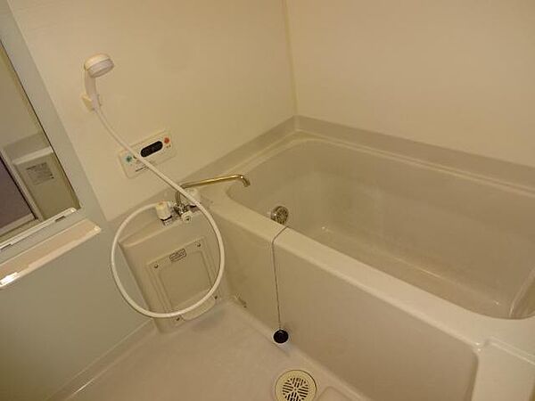 画像10:雨の日に助かる浴室乾燥機付きですよ。