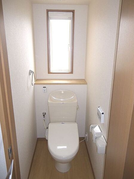 画像11:操作はパネル式のトイレです。