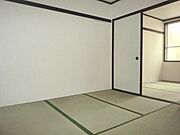 4.5帖の中部屋の和室です。