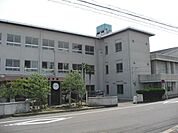 小学校「大垣市立安井小学校まで534m」