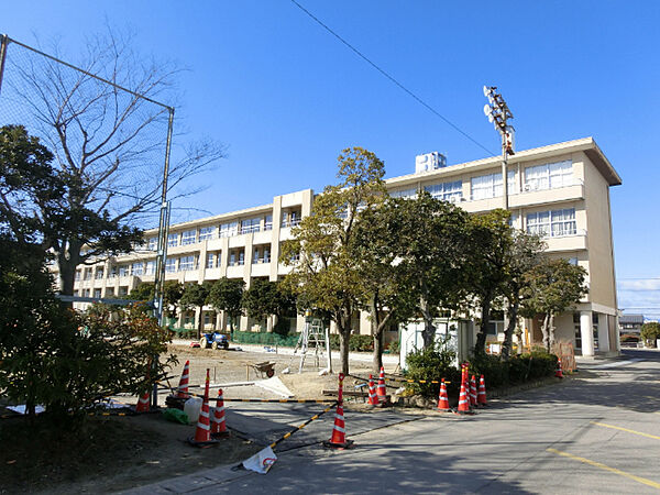 画像16:中学校「大垣市立北中学校まで2060m」
