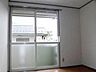 リビング/ダイニング：光の差し込むお部屋です。