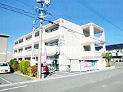 南向きの明るい外観。