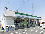 コンビニ「ファミリーマート大垣中野町店まで1042m」