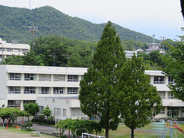 周辺：小学校「各務原市立緑苑小学校まで749m」