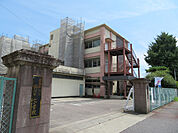 小学校「各務原市立鵜沼第二小学校まで320m」