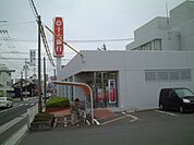 銀行「十六銀行まで830m」