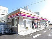 コンビニ「ファミリーマートまで240m」
