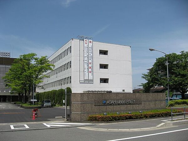 画像25:病院「朝日大学歯学部附属病院まで560m」