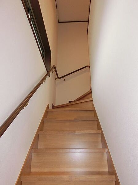 画像15:二階への階段ですね。