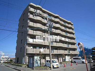 外観：南向きで日当たり良好。