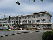 小学校「瑞穂市立西小学校まで208m」