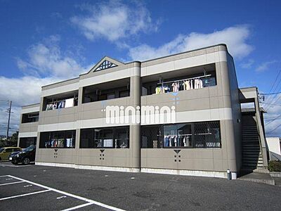 外観:重量感のある建物 外観:重量感のある建物