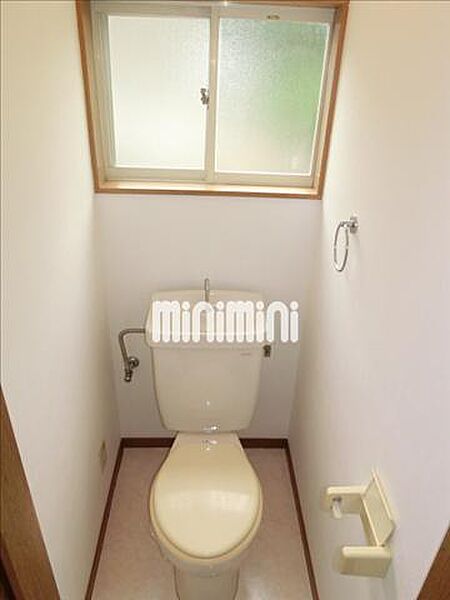 画像10:窓付きのトイレ