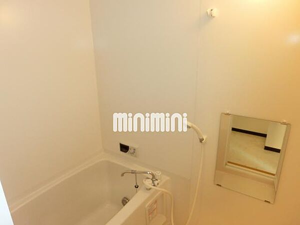 画像6:追炊き、鏡付きお風呂