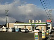 コンビニ「ファミリーマート美濃加茂川合店まで250m」