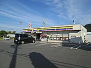 コンビニ「ミニストップ下米田店まで550m」