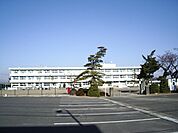 小学校「町立福束小学校まで640m」