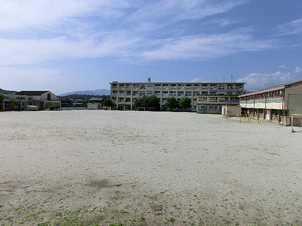 画像19:小学校「中津川市立西小学校まで1799m」