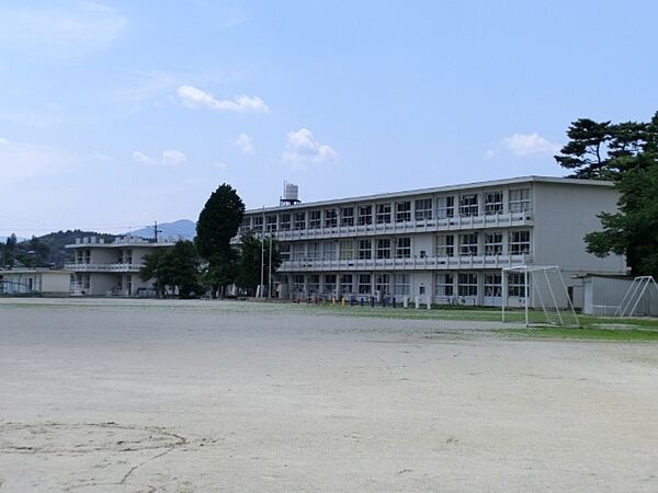 画像9:小学校「中津川市立落合小学校まで577m」