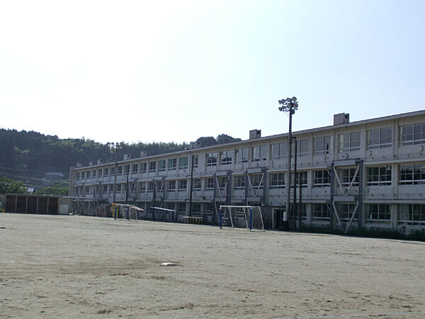 画像4:小学校「恵那市立長島小学校まで1708m」