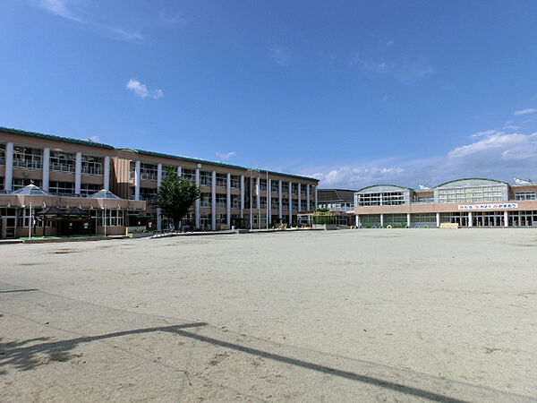 画像24:小学校「中津川市立南小学校まで1644m」