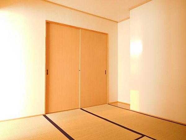 画像7:室内中央にある和室は応接間など様々な用途で使用できます。