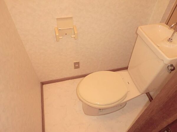 画像10:清潔な洋式トイレです。