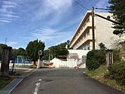 小学校「瑞浪市立明世小学校まで1592m」