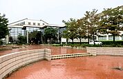 中学校「土岐市立泉中学校まで688m」