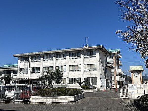 画像17:小学校「関市立金竜小学校まで439m」