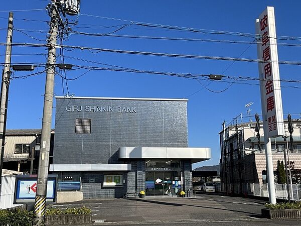 画像20:銀行「岐阜信用金庫東関支店まで1240m」