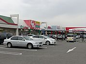ショッピング施設「イオンタウン四日市泊まで2300m」