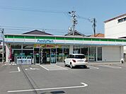 コンビニ「ファミリーマートまで80m」
